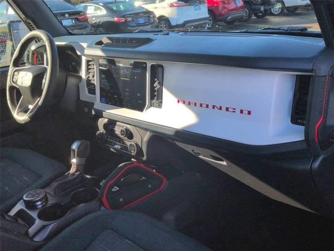 2025 Ford Bronco Heritage Edition - Image 29