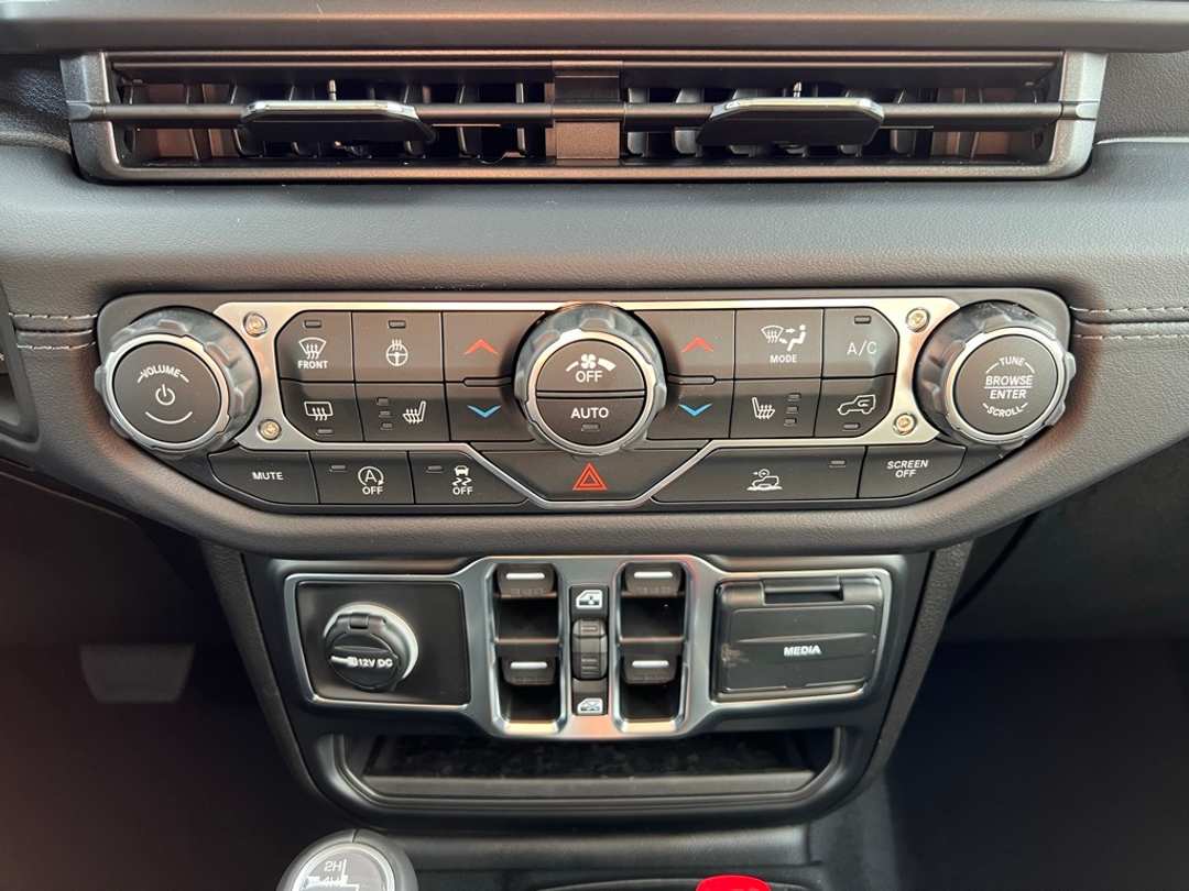 2025 Jeep Gladiator High Tide - Image 21