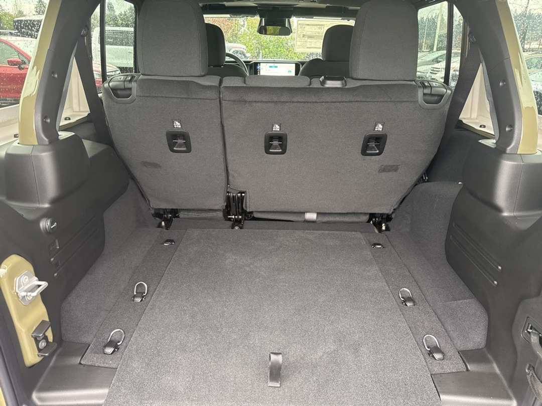 2026 Jeep Wrangler Rubicon - Image 27