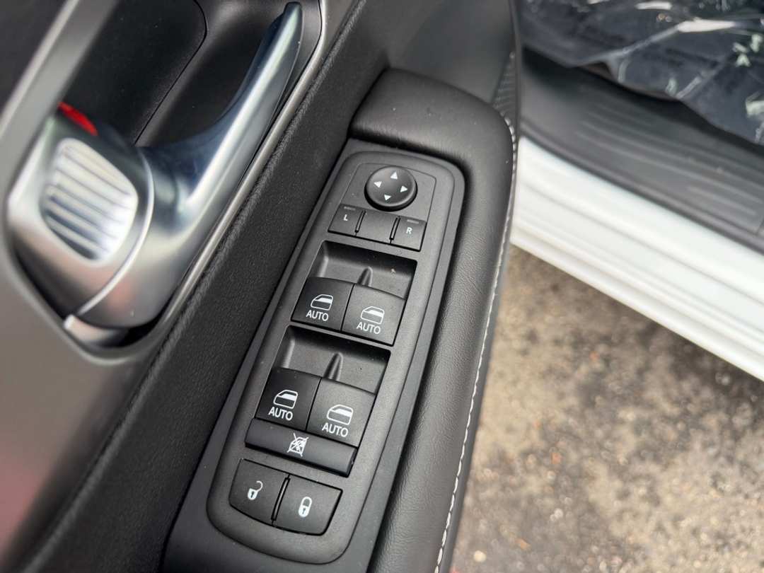 2026 Chrysler Pacifica Select - Image 14