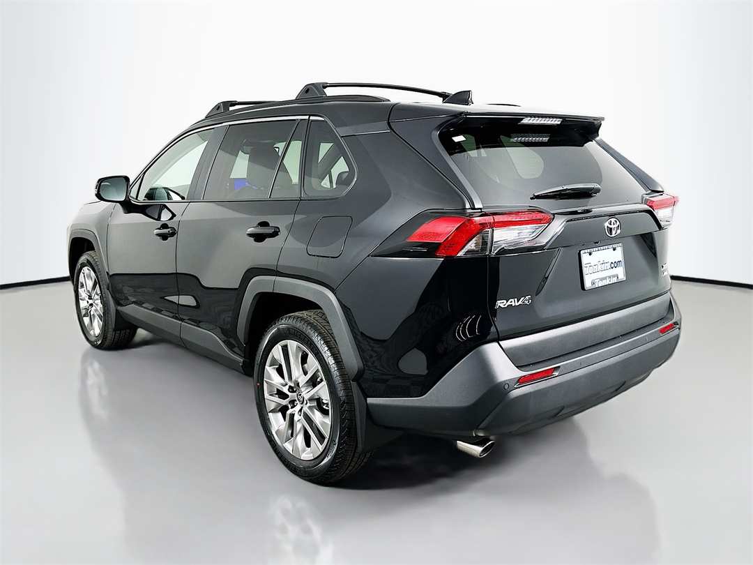 2025 Toyota Rav4 XLE Premium - Image 5