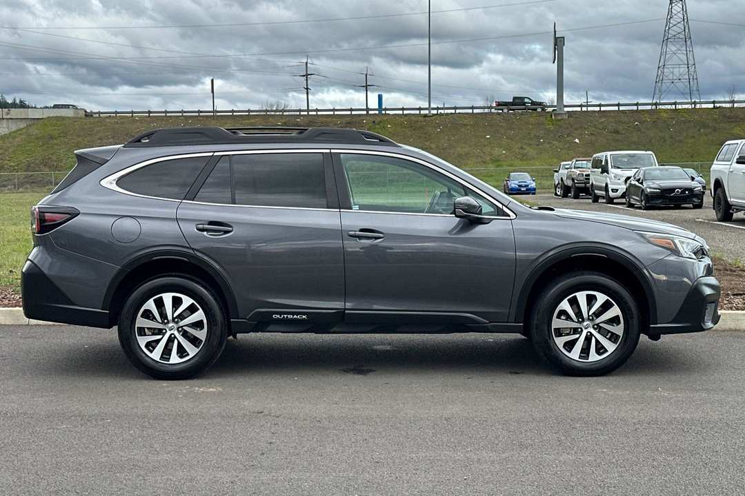 2022 Subaru Outback Premium - Image 2