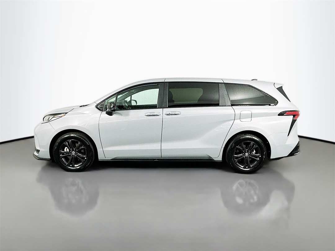 2025 Toyota Sienna XSE - Image 4