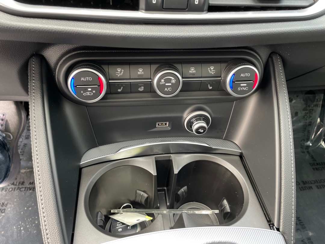 2024 Alfa Romeo Stelvio Ti - Image 20