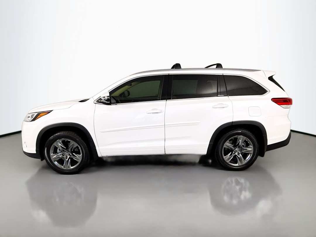 2019 Toyota Highlander Limited Platinum - Image 2