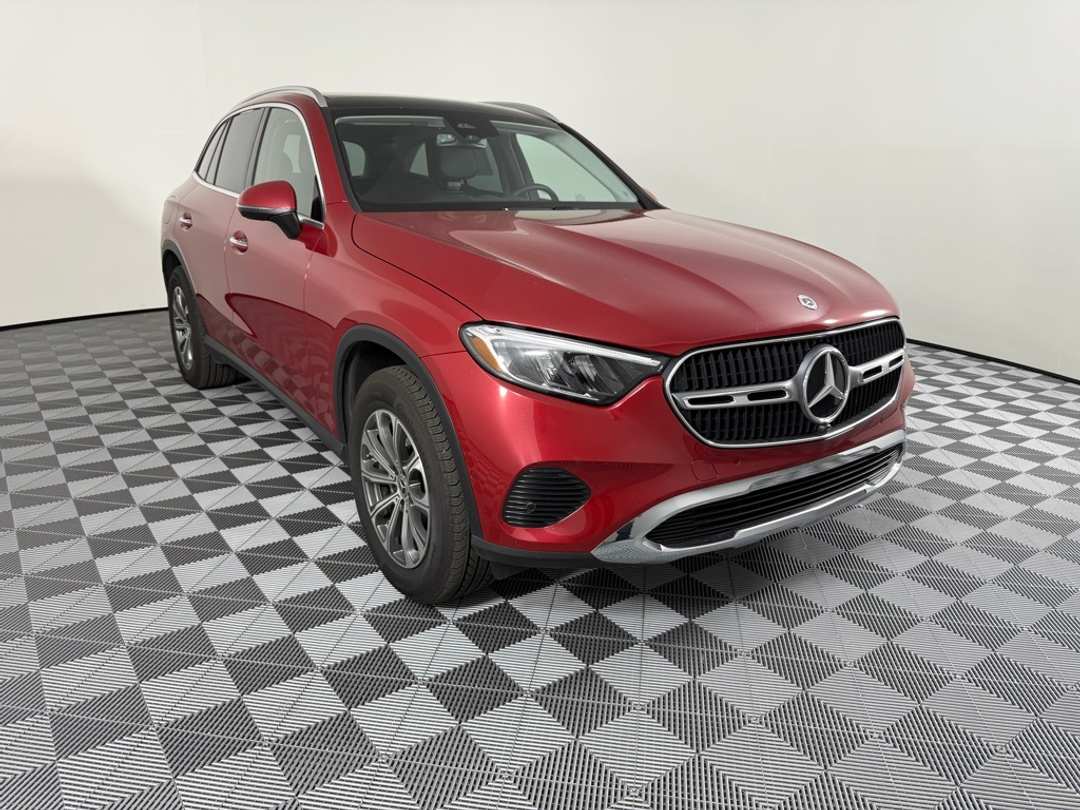 2024 Mercedes-Benz GLC 300 - Image 2
