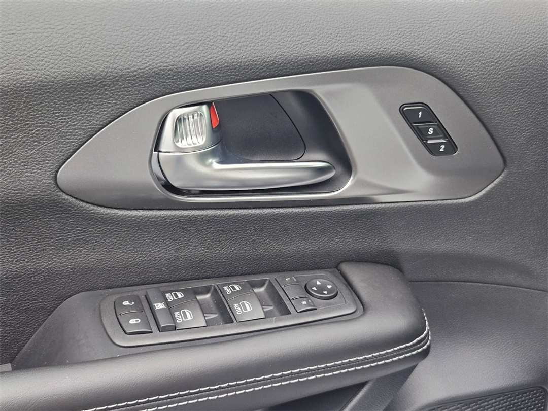 2026 Chrysler Pacifica Select - Image 11