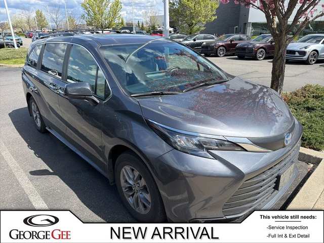 2025 Toyota Sienna XLE