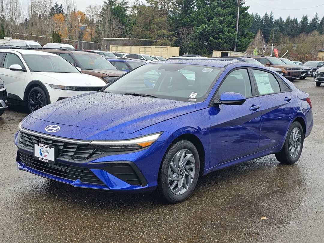 2026 Hyundai Elantra Blue - Image 3