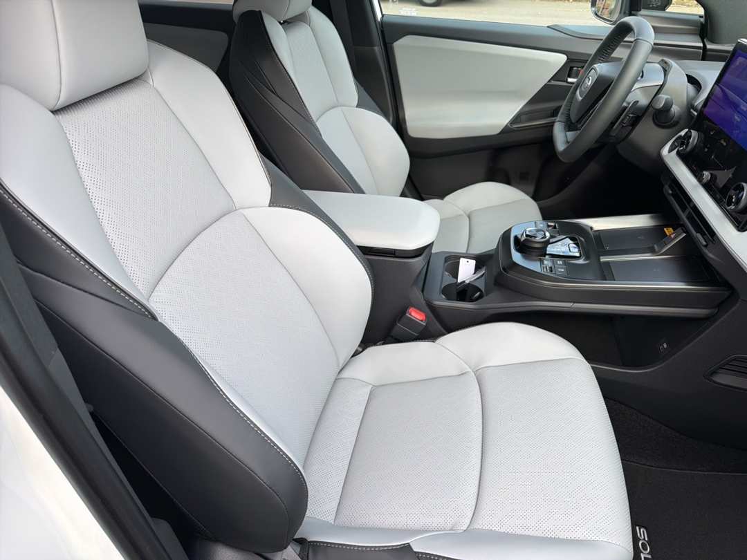 2026 Subaru Solterra Premium - Image 28