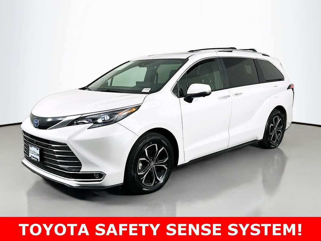 2025 Toyota Sienna Platinum - Image 3