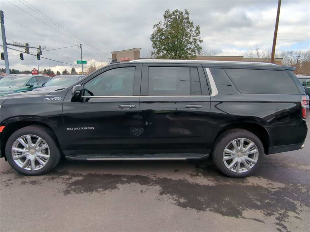 2023 Chevrolet Suburban High Country - Image 3