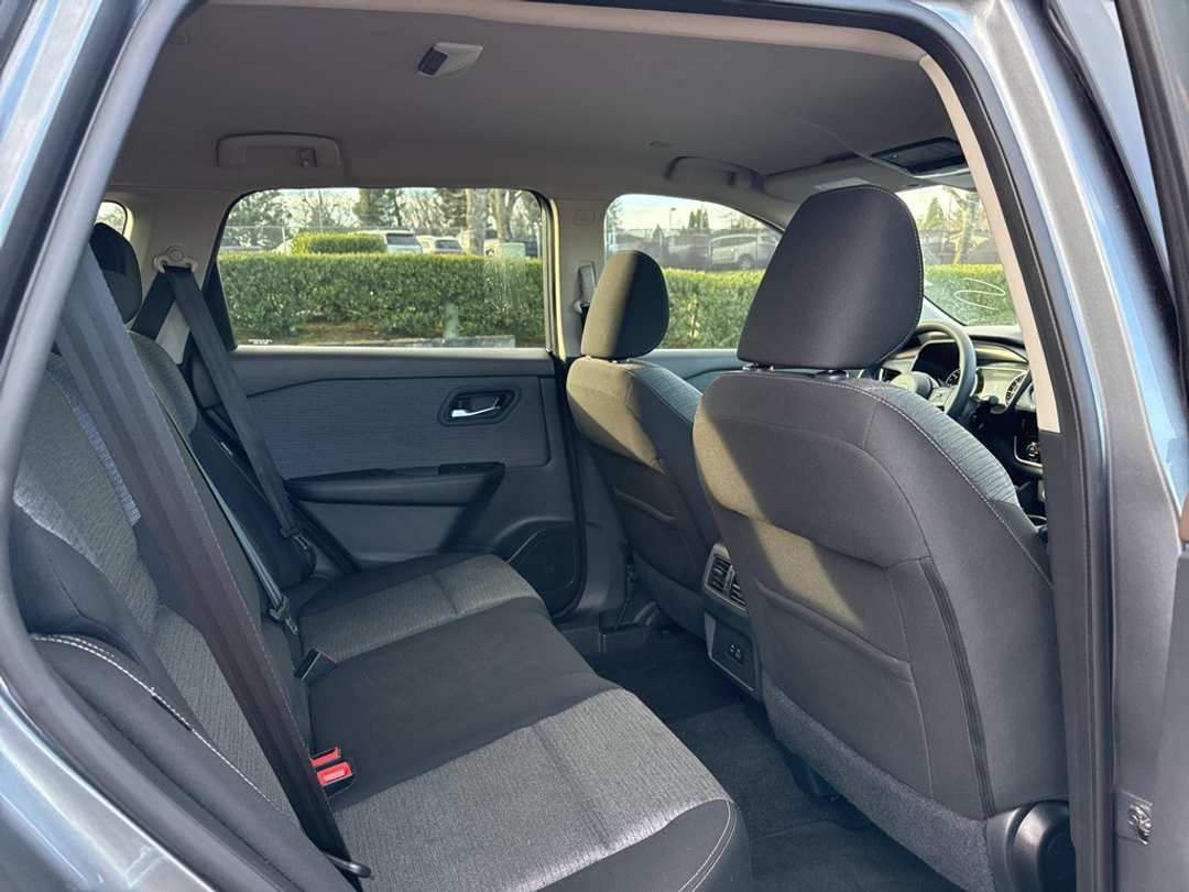 2022 Nissan Rogue SV - Image 21