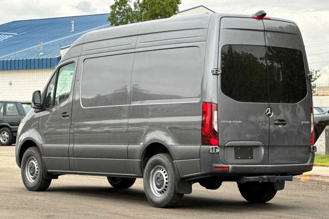 2024 Mercedes-Benz Sprinter 2500 Cargo 144 WB - Image 3