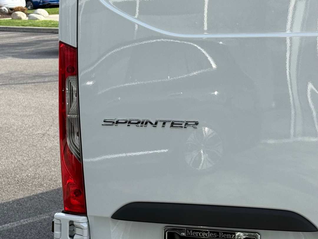 2024 Mercedes-Benz Sprinter 3500 Cargo 170 WB - Image 6