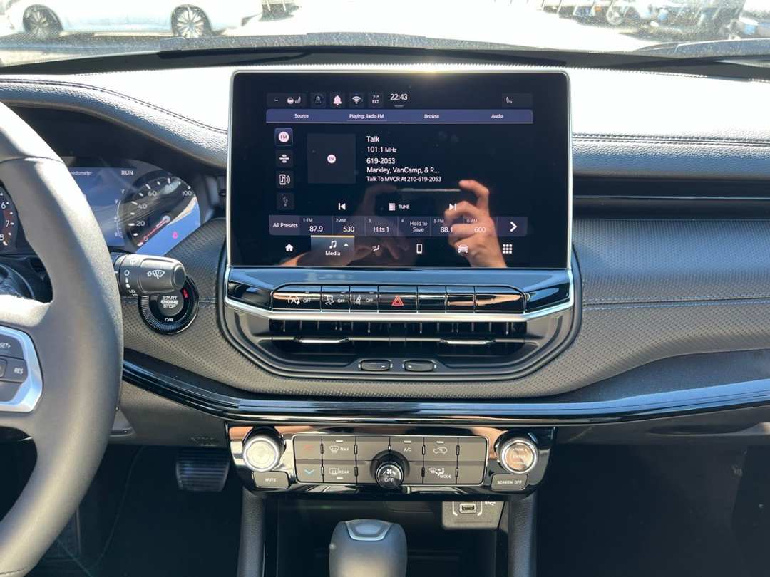 2026 Jeep Compass Latitude - Image 18