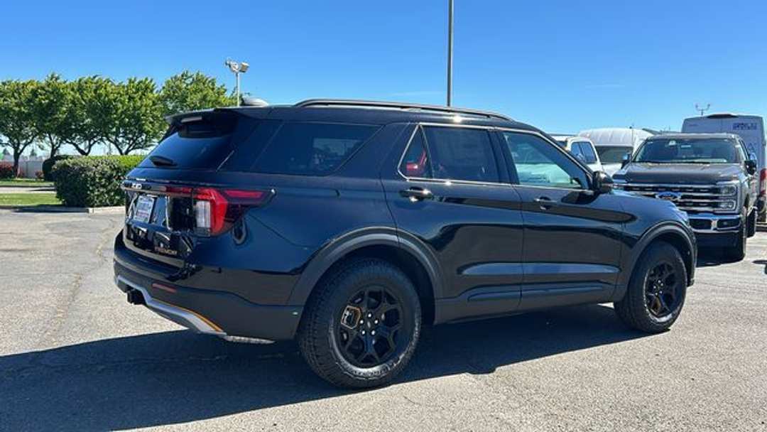2026 Ford Explorer Tremor - Image 3