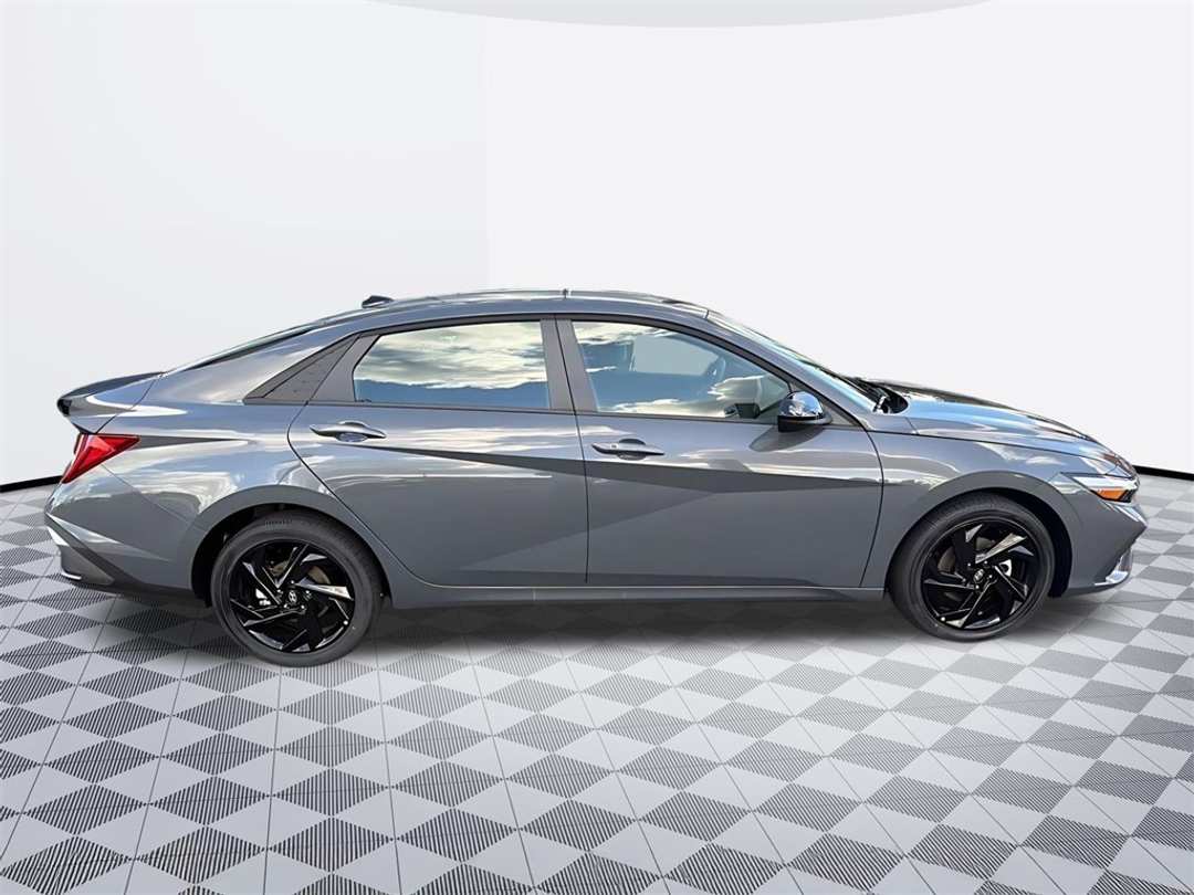 2026 Hyundai Elantra SEL Sport - Image 5