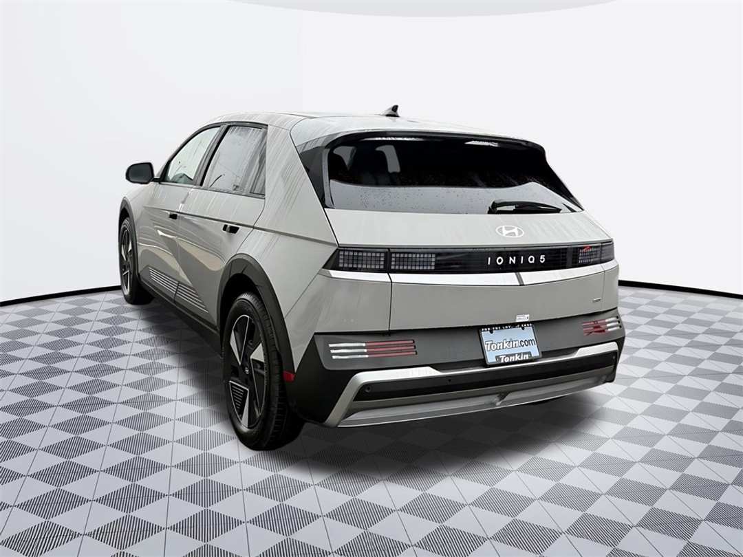 2026 Hyundai Ioniq 5 SE - Image 5