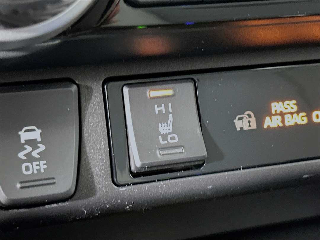 2025 Toyota Rav4 XLE Premium - Image 21