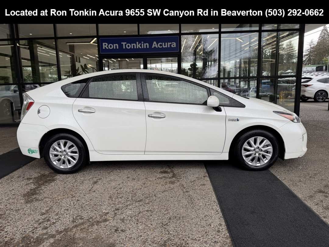 2015 Toyota Prius Advanced - Image 8