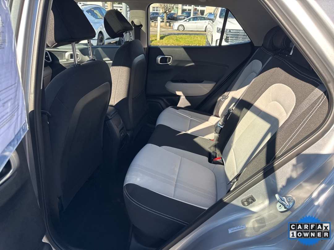 2025 Hyundai Venue SEL - Image 31