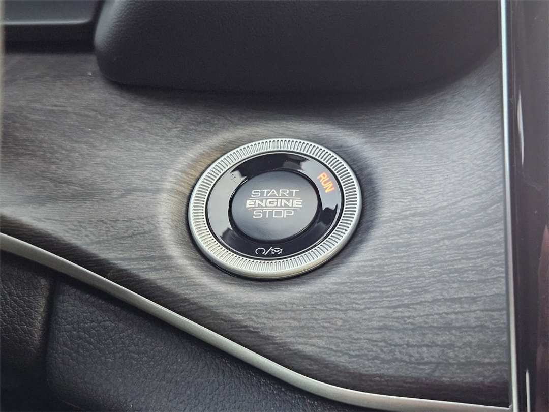 2025 Jeep Grand Cherokee Limited - Image 17