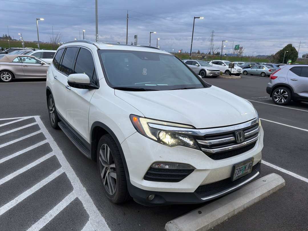 2017 Honda Pilot Elite - Image 2