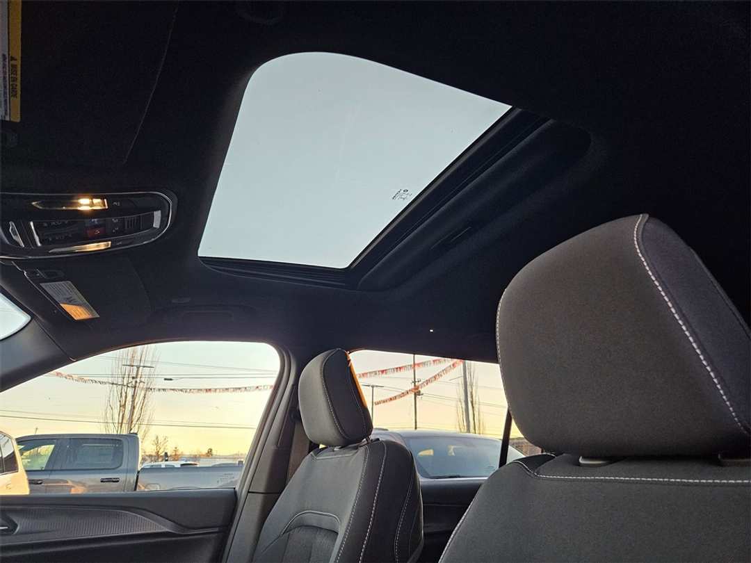 2025 Jeep Grand Cherokee L Laredo - Image 25