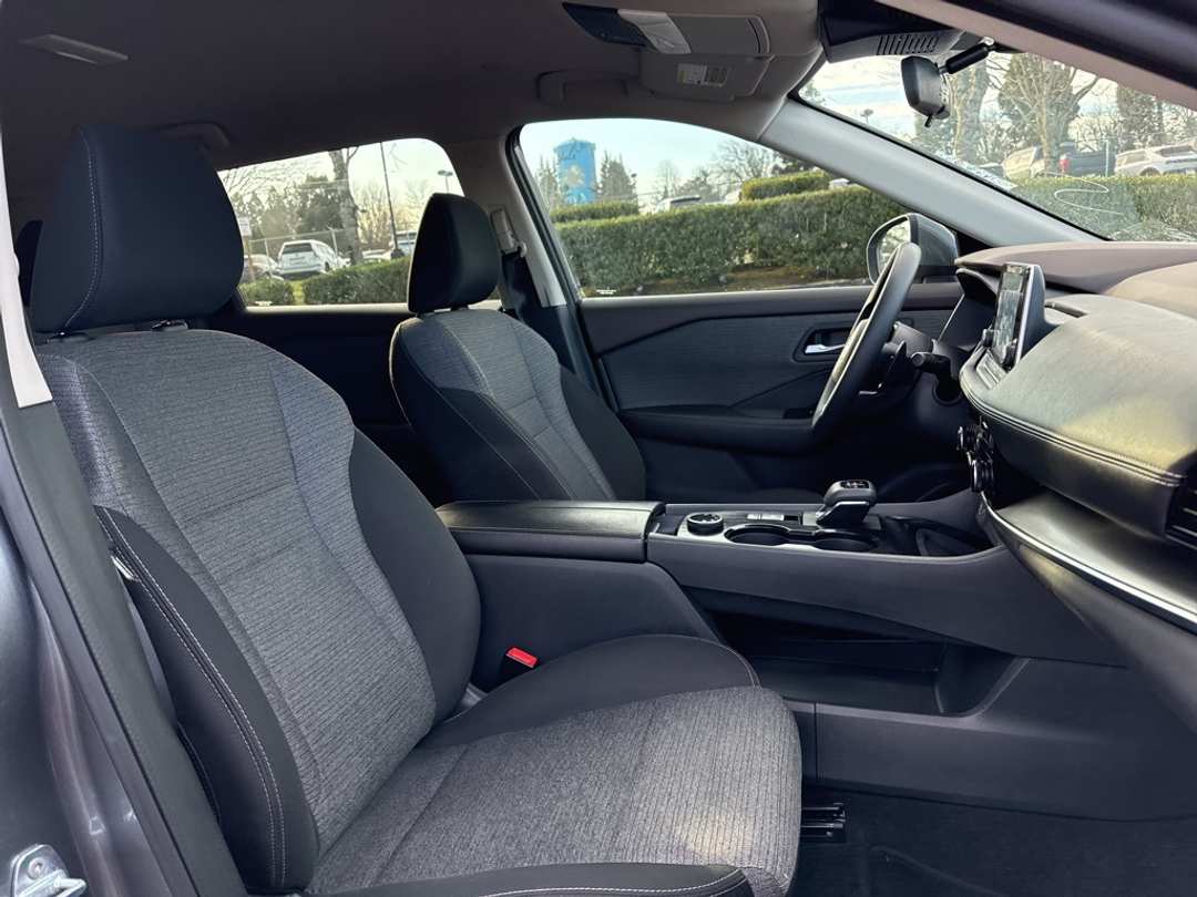 2022 Nissan Rogue SV - Image 23