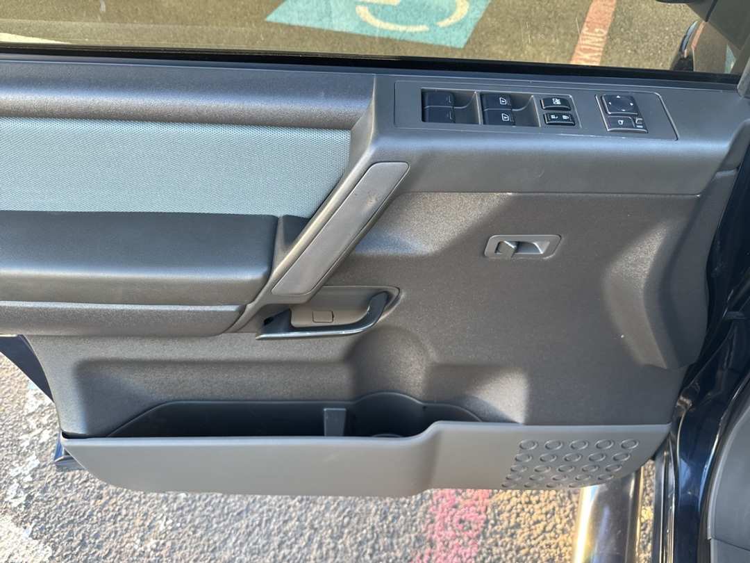 2007 Nissan Titan SE - Image 13