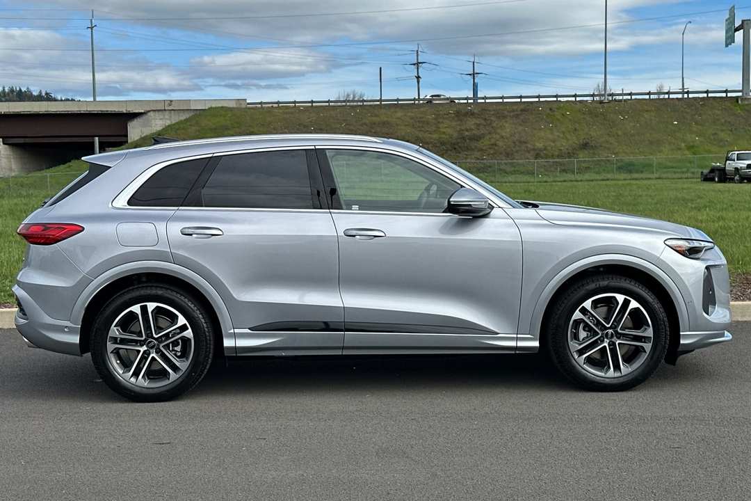 2026 Audi Q5 2.0T Prestige - Image 2