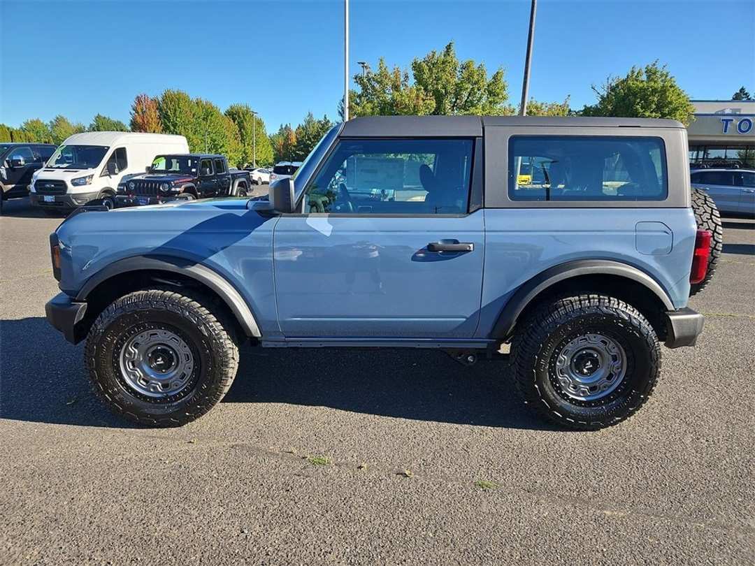 2025 Ford Bronco Base - Image 2