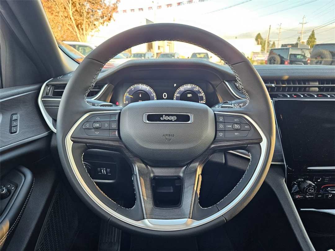 2025 Jeep Grand Cherokee Limited - Image 15