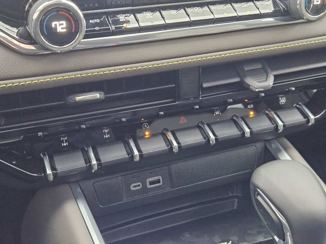 2026 Chevrolet Colorado ZR2 - Image 25