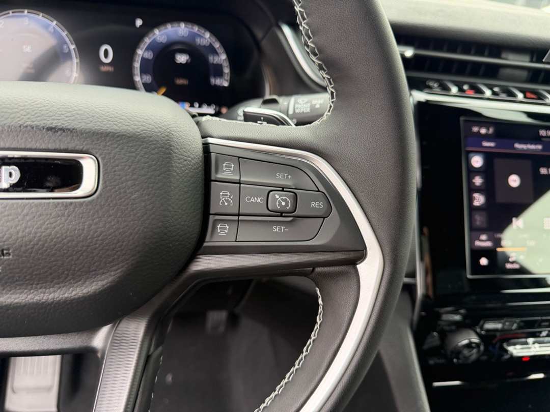 2025 Jeep Grand Cherokee Altitude X - Image 16