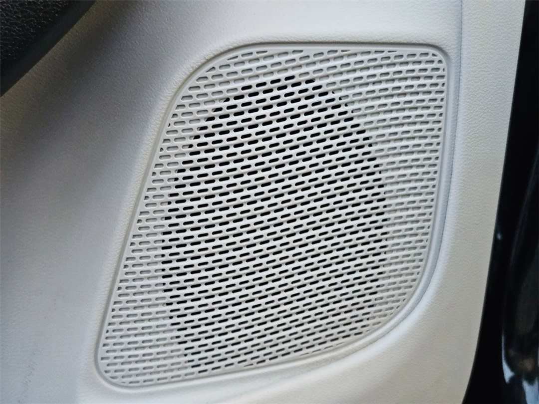 2021 Chrysler Voyager L - Image 12