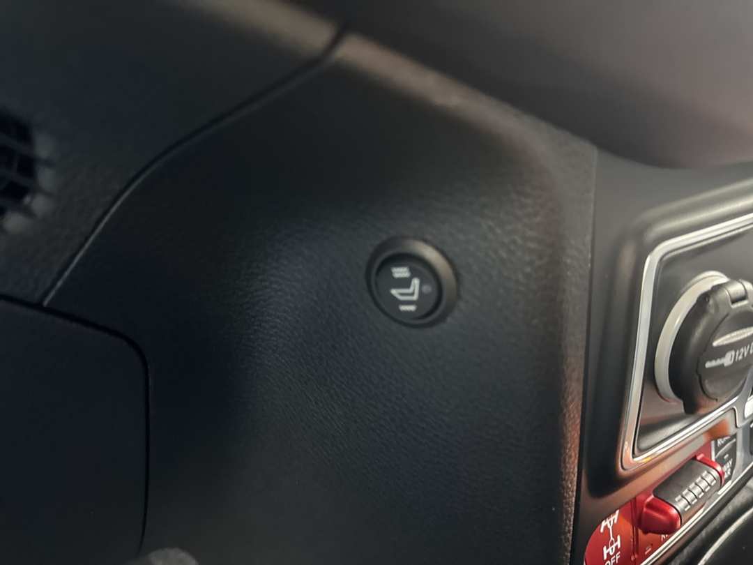 2025 Jeep Wrangler Rubicon - Image 28