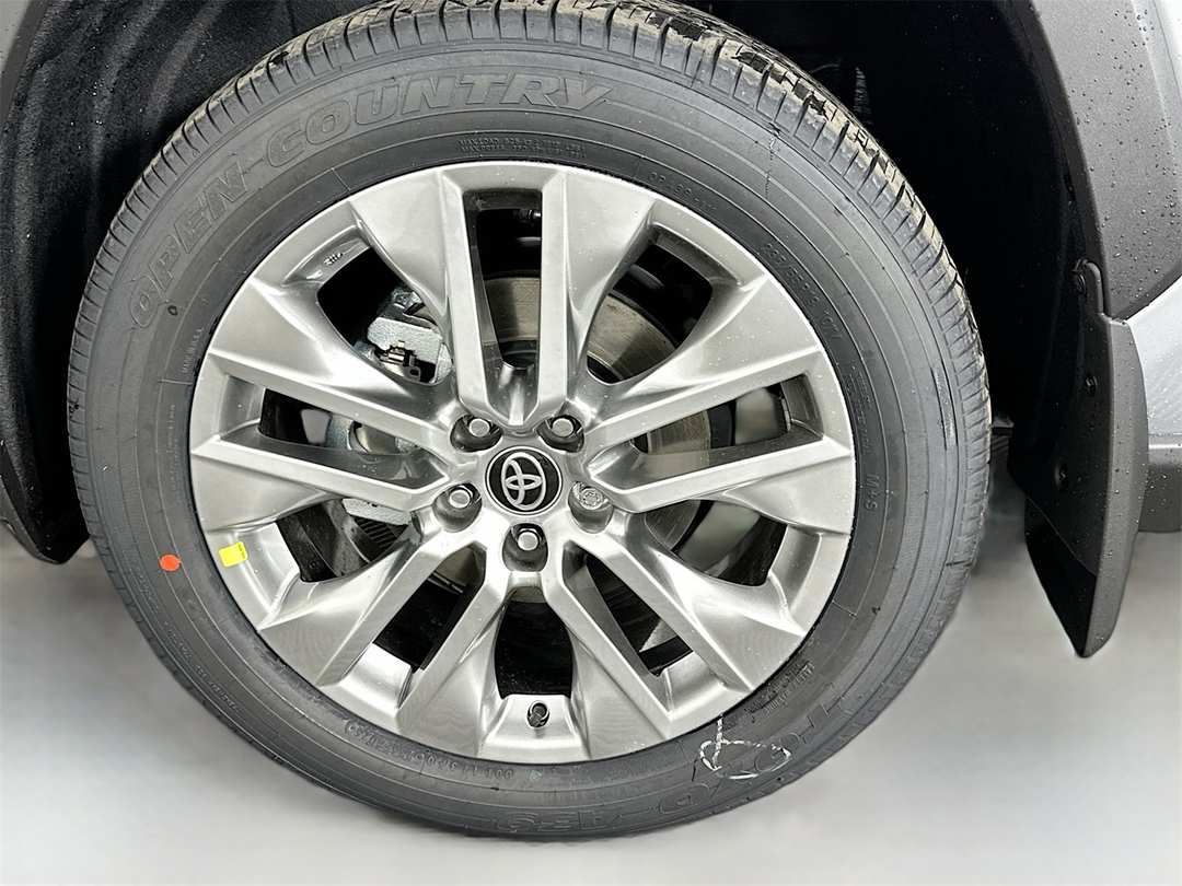 2025 Toyota Rav4 XLE Premium - Image 33