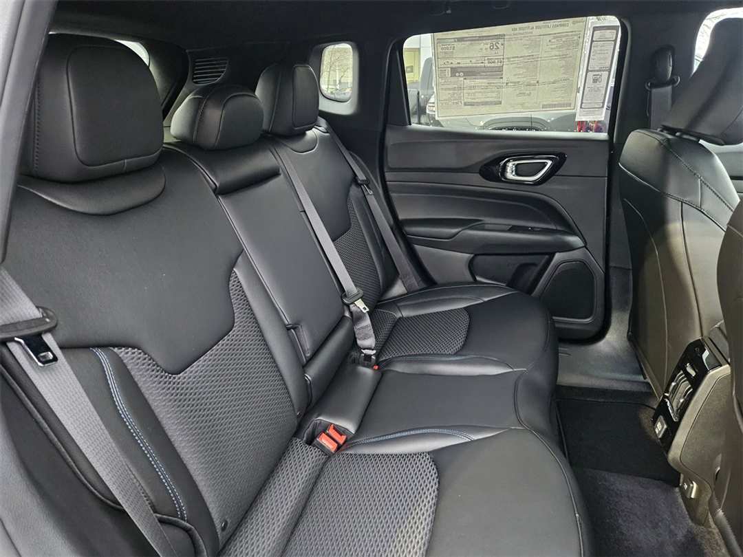 2026 Jeep Compass Latitude - Image 33