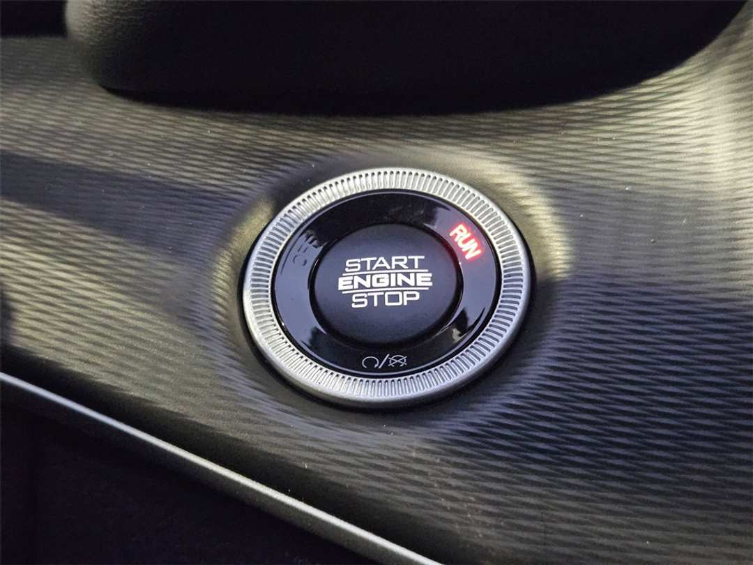 2025 Jeep Grand Cherokee Altitude X - Image 17