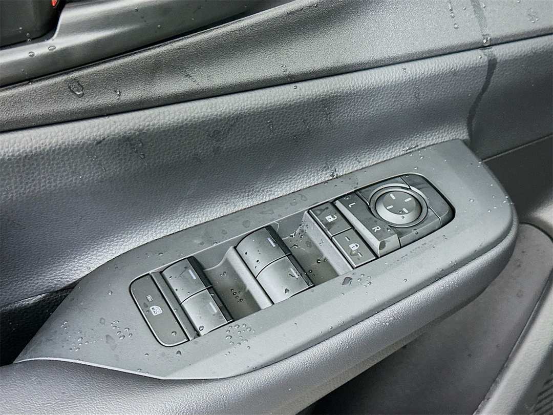 2026 Toyota Prius SE - Image 18