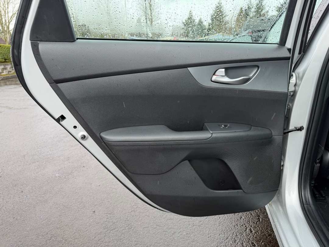 2021 Kia Forte LXS - Image 29