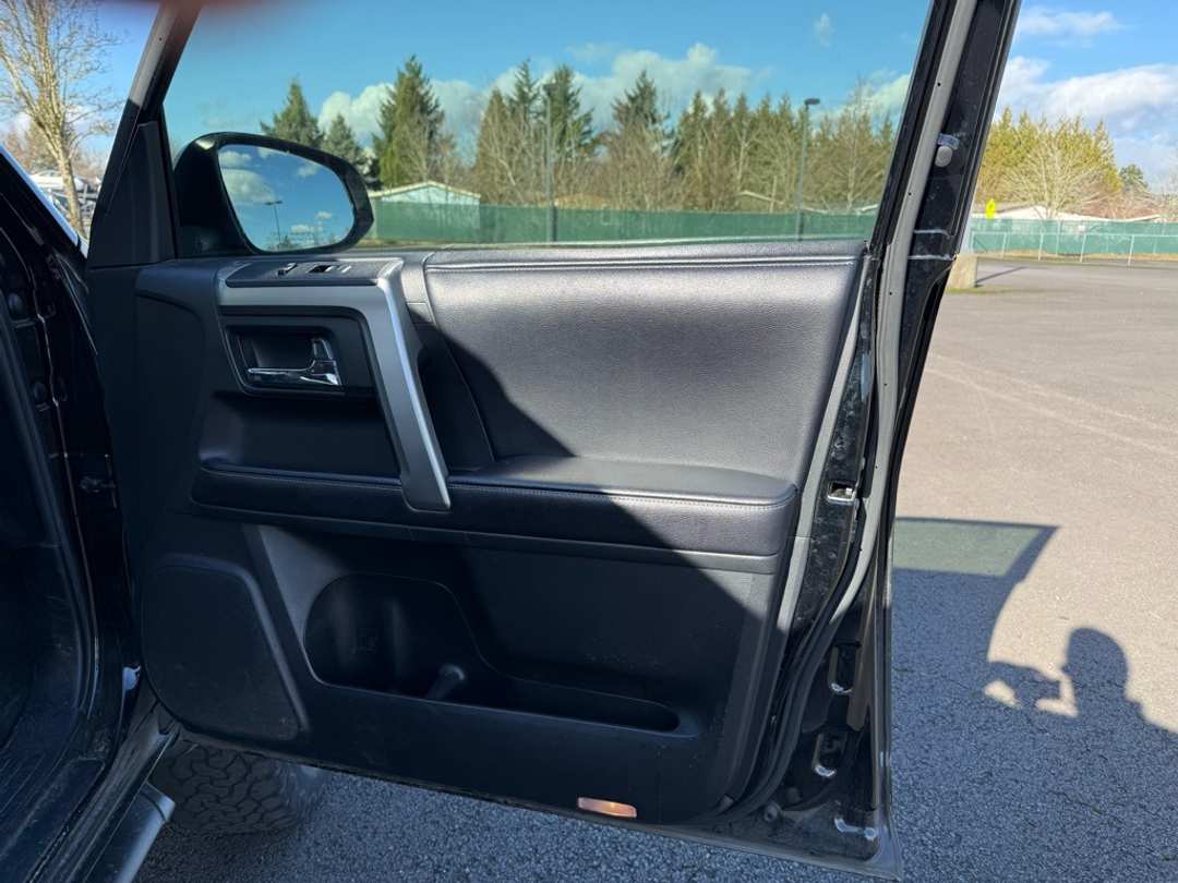 2020 Toyota 4Runner SR5 Premium - Image 24