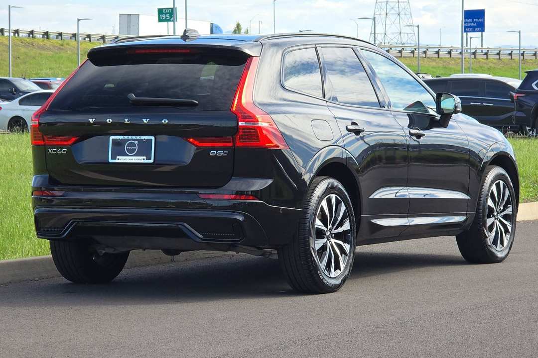 2025 Volvo Xc60 B5 Plus - Image 3