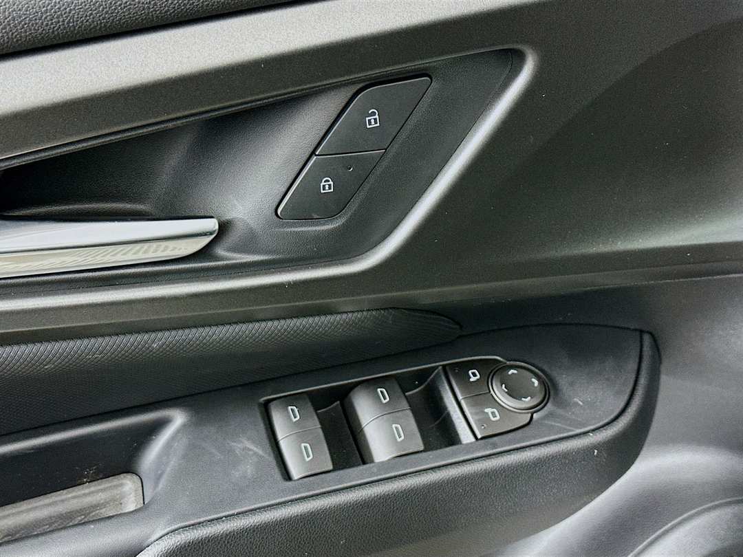 2026 Chevrolet Equinox Ev LT - Image 18