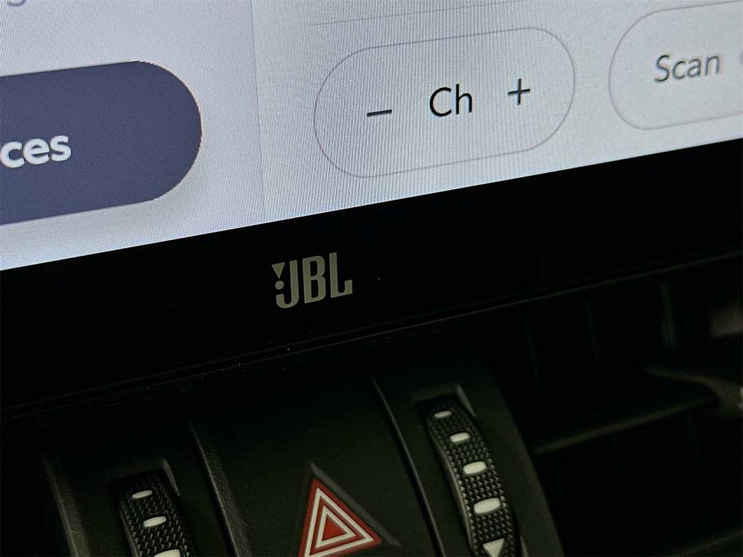 2025 Toyota Rav4 XLE Premium - Image 19