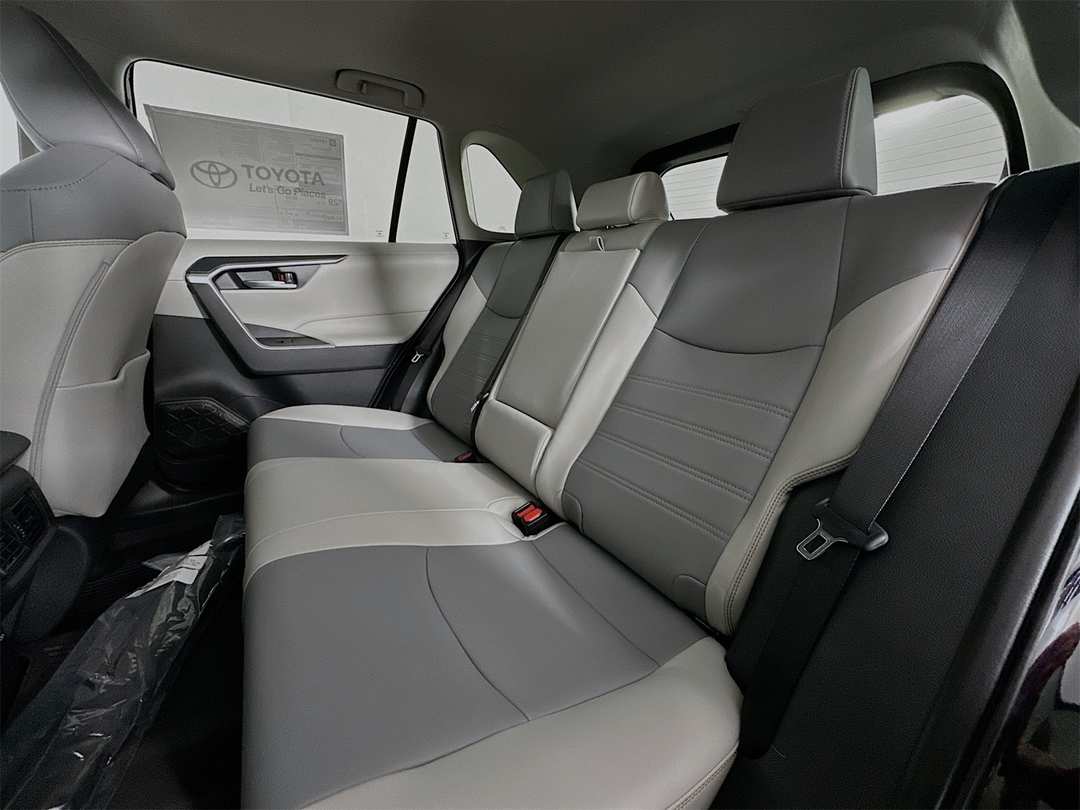 2025 Toyota Rav4 XLE Premium - Image 26