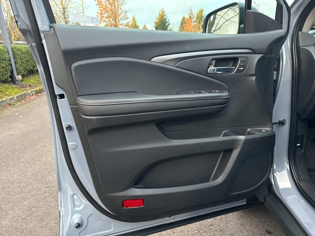 2026 Honda Ridgeline RTL - Image 16