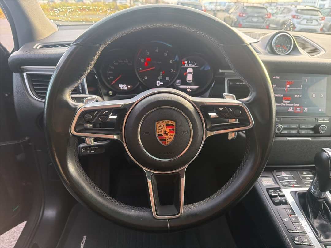 2018 Porsche Macan Base - Image 31